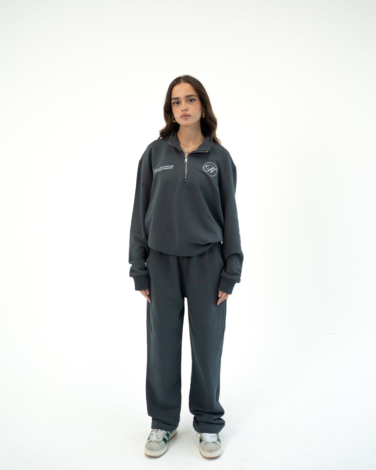 THE SIGNATURE QUARTER ZIP.